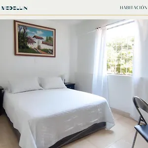 Pensión Hostal Casa Medellin, Medellín