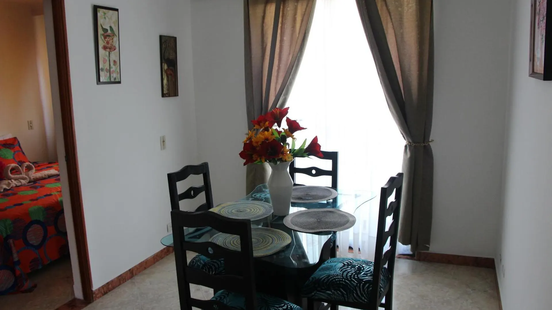 Guest house Habitaciones En Medellin